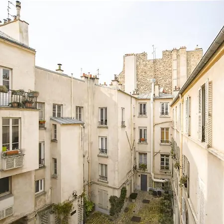 Guestready -- Minimalist's Dream In Bastille * Париж
